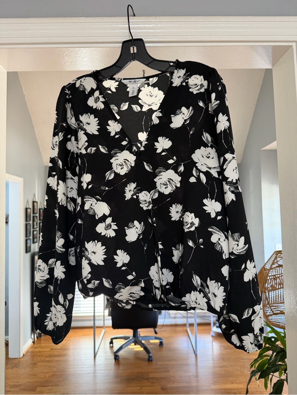White House Black Market Black & White Floral V-Neck Blouse